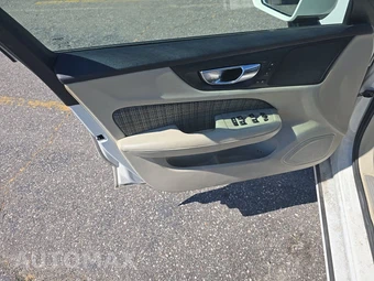 2021 Volvo S60 T6 Momentum - miniatura 9