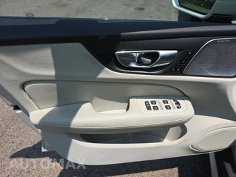 2021 Volvo V60 Cross Country T5 – miniatura 14