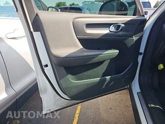 2021 Volvo XC40 Recharge Pure Electric P8 - miniatura 9