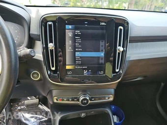 2021 Volvo XC40 T4 Inscription - miniatura 10