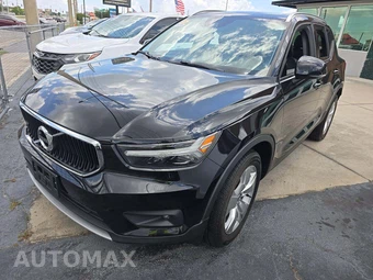 2021 Volvo XC40 T4 Momentum