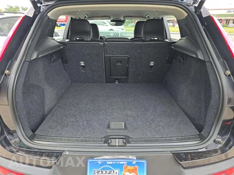 2021 Volvo XC40 T4 Momentum – miniatura 14