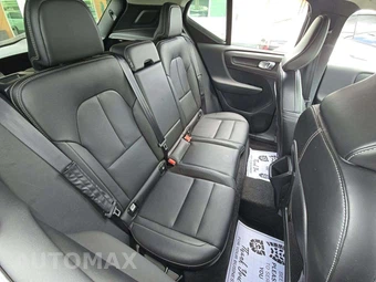 2021 Volvo XC40 T4 Momentum – miniatura 16