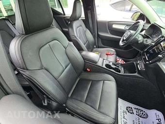 2021 Volvo XC40 T4 Momentum – miniatura 18