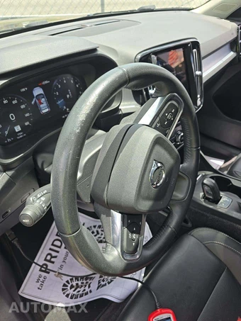 2021 Volvo XC40 T4 Momentum – miniatura 21