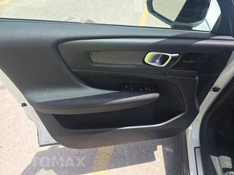 2021 Volvo XC40 T5 R-Design - miniatura 9