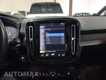 2021 Volvo XC40 T5 R-Design – miniatura 10