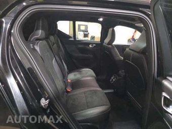 2021 Volvo XC40 T5 R-Design – miniatura 16