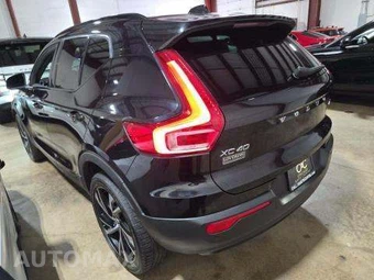 2021 Volvo XC40 T5 R-Design – miniatura 2
