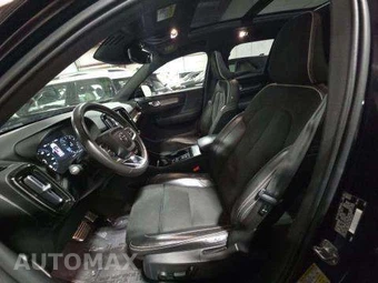 2021 Volvo XC40 T5 R-Design – miniatura 6