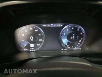 2021 Volvo XC40 T5 R-Design – miniatura 9
