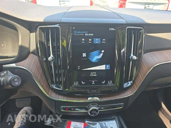 2021 Volvo XC60 Recharge Plug-In Hybrid T8 Inscription Expression - miniatura 10