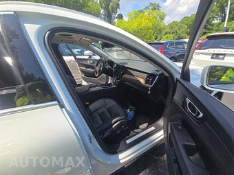 2021 Volvo XC60 Recharge Plug-In Hybrid T8 Inscription Expression - miniatura 18