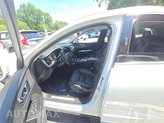 2021 Volvo XC60 Recharge Plug-In Hybrid T8 Inscription Expression - miniatura 6