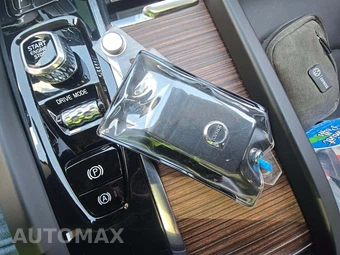 2021 Volvo XC60 Recharge Plug-In Hybrid T8 Inscription Expression - miniatura 8