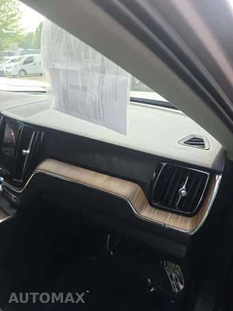 2021 Volvo XC60 Recharge Plug-In Hybrid T8 Inscription Expression - miniatura 19