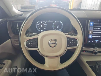 2021 Volvo XC60 Recharge Plug-In Hybrid T8 Inscription Expression - miniatura 10