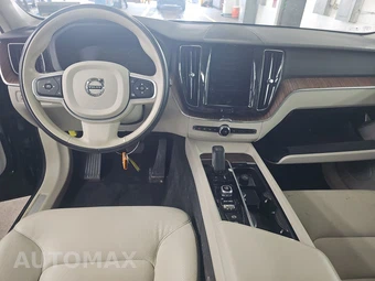2021 Volvo XC60 Recharge Plug-In Hybrid T8 Inscription Expression - miniatura 11