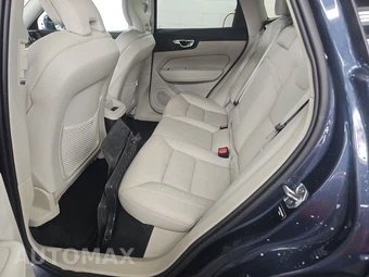 2021 Volvo XC60 Recharge Plug-In Hybrid T8 Inscription Expression - miniatura 13