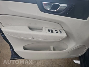 2021 Volvo XC60 Recharge Plug-In Hybrid T8 Inscription Expression - miniatura 9