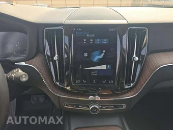 2021 Volvo XC60 Recharge Plug-In Hybrid T8 Inscription Expression - miniatura 7