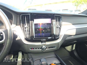 2021 Volvo XC60 Recharge Plug-In Hybrid T8 R-Design - miniatura 10