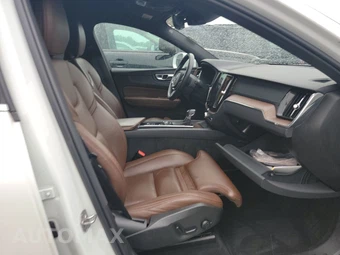 2021 Volvo XC60 T5 Inscription – miniatura 8