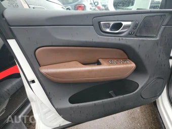 2021 Volvo XC60 T5 Inscription – miniatura 9