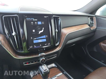 2021 Volvo XC60 T5 Momentum - miniatura 8