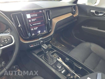 2021 Volvo XC60 T5 Momentum - miniatura 10