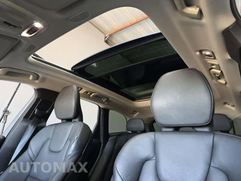 2021 Volvo XC60 T5 Momentum - miniatura 11