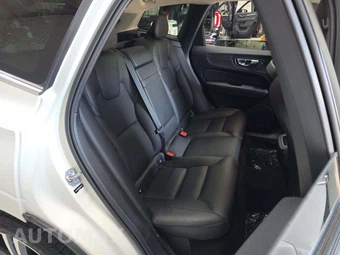 2021 Volvo XC60 T5 Momentum - miniatura 16