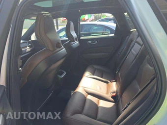 2021 Volvo XC60 T5 Momentum – miniatura 13