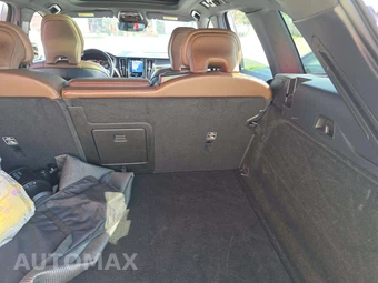 2021 Volvo XC60 T5 Momentum – miniatura 14