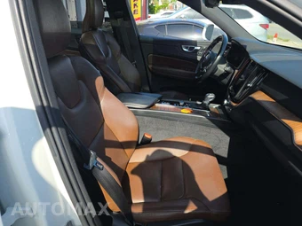 2021 Volvo XC60 T5 Momentum – miniatura 18