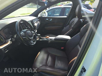 2021 Volvo XC60 T5 Momentum – miniatura 6