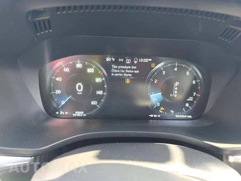 2021 Volvo XC60 T5 Momentum – miniatura 9