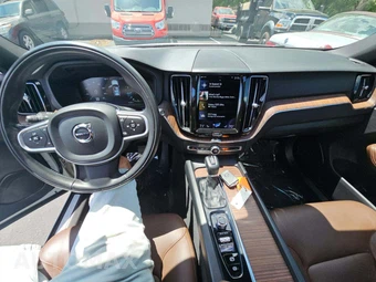 2021 Volvo XC60 T5 Momentum - miniatura 10
