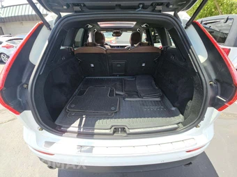 2021 Volvo XC60 T5 Momentum - miniatura 14