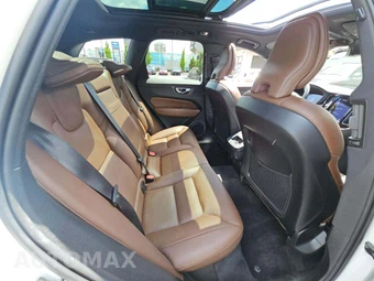 2021 Volvo XC60 T5 Momentum - miniatura 16