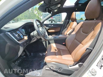 2021 Volvo XC60 T5 Momentum - miniatura 6
