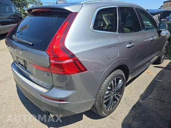 2021 Volvo XC60 T5 Momentum - miniatura 3