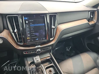 2021 Volvo XC60 T5 Momentum - miniatura 11