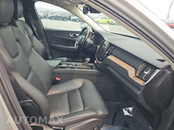 2021 Volvo XC60 T5 Momentum - miniatura 8