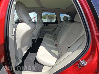 2021 Volvo XC60 T5 Momentum – miniatura 10