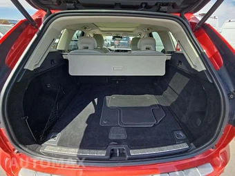 2021 Volvo XC60 T5 Momentum – miniatura 11