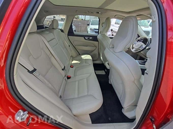 2021 Volvo XC60 T5 Momentum – miniatura 13