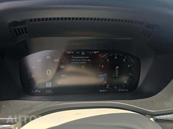 2021 Volvo XC60 T5 Momentum – miniatura 6