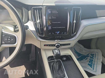 2021 Volvo XC60 T5 Momentum – miniatura 7