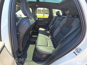 2021 Volvo XC60 T5 R-Design – miniatura 12